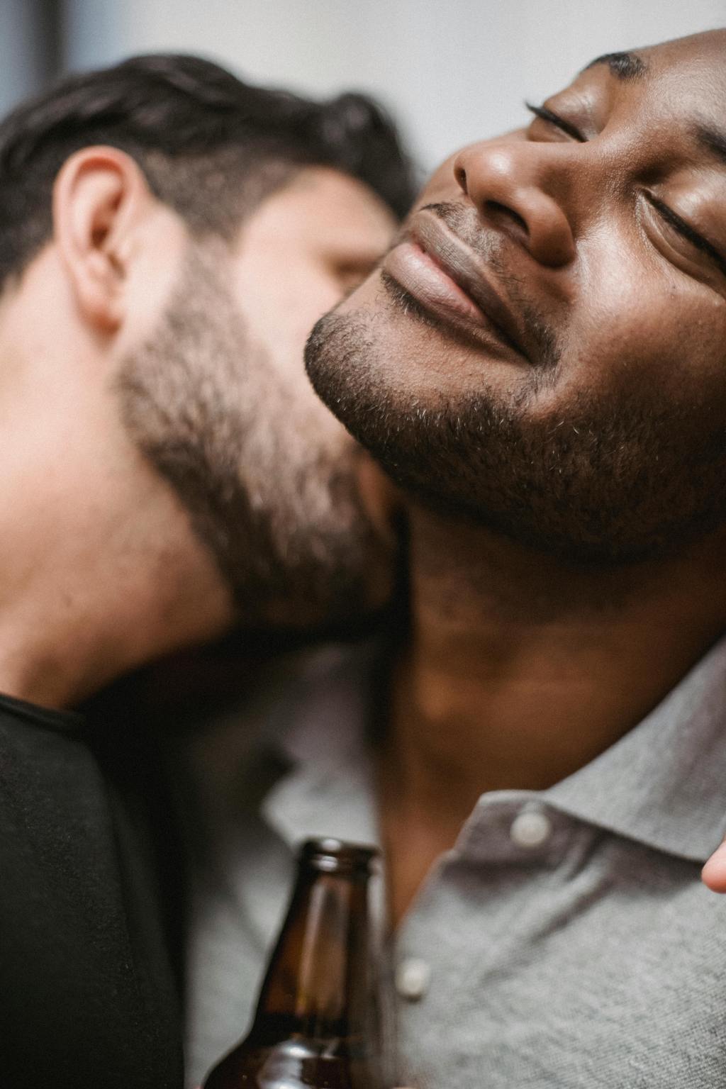 10 НЕЩА, КОИТО ГЕЙ МЪЖЕТЕ ИСКАТ ДА КАЖАТ, НО РЯДКО СЕ&nbsp;ОСМЕЛЯВАТ